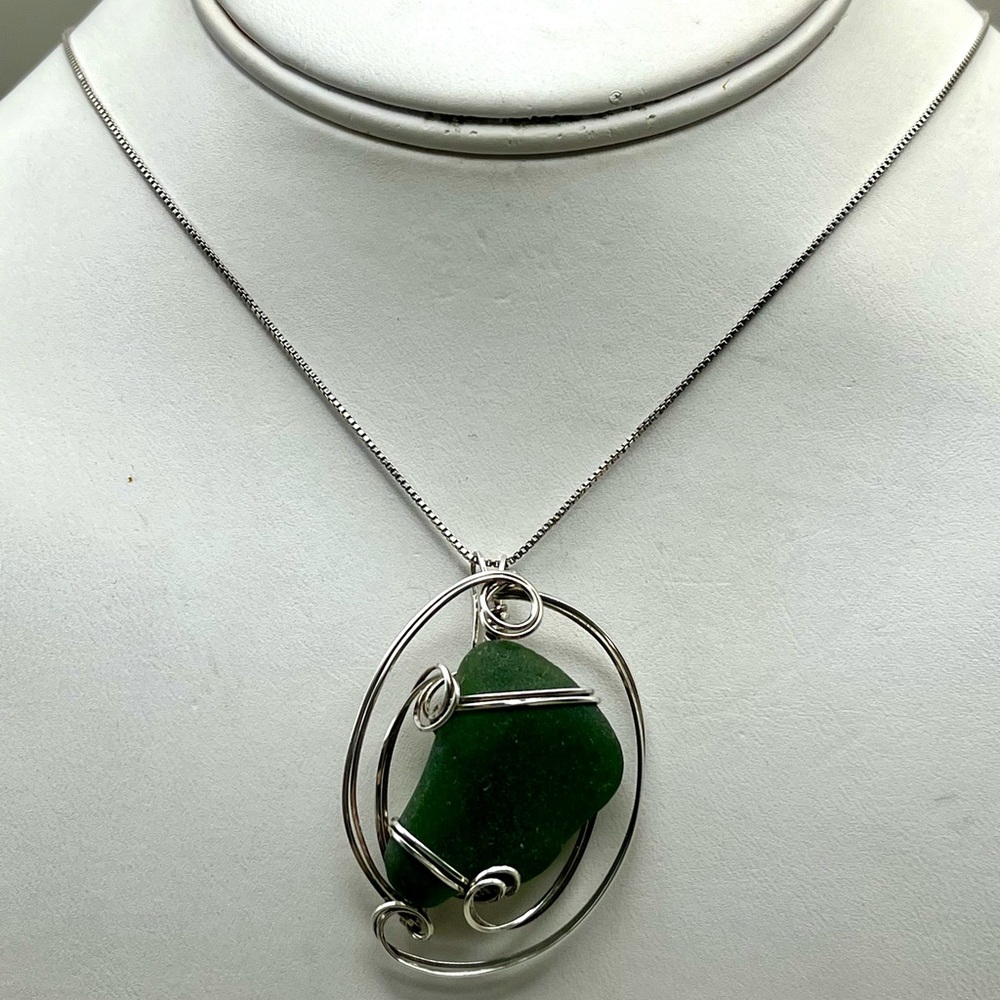 Handmade.925 Sterling Silver Wire Wrapped Authentic Green Sea Glass Pendant - Picture 2 of 4